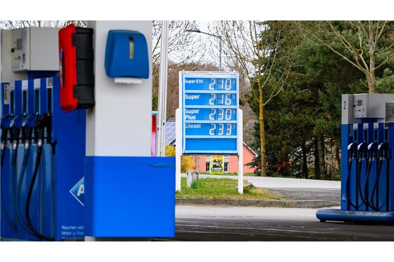 Die Spritpreise drehen aktuell wieder nach oben. (Archivbild)