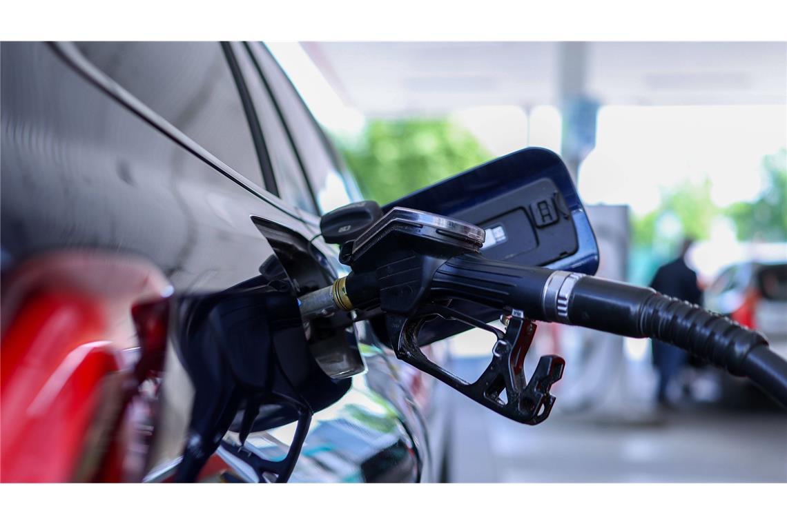 Die Spritpreise sanken zuletzt wieder leicht. (Symbolfoto)