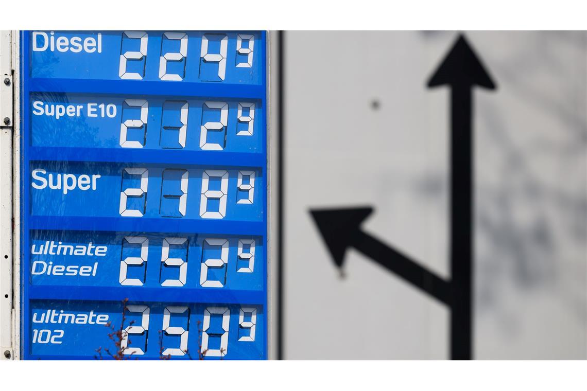 Die Spritpreise sind nach oben geschnellt.