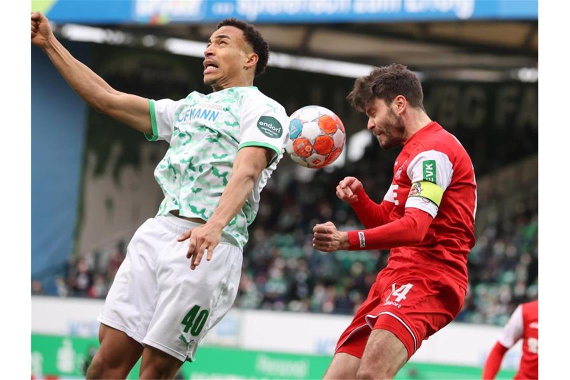 Bayern festigt Platz eins - Ukraine-Krise allgegenwertig Die SpVgg Greuther Fürth und der 1. FC Köln trennten sich 1:1. Foto: Daniel Karmann/dpa