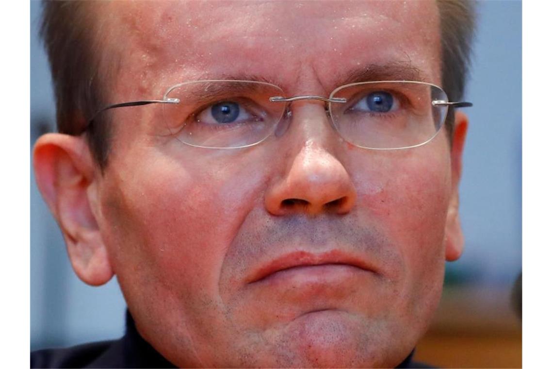 Ex-Wirecard-Chef Braun zieht Haftbeschwerde zurück Die Staatsanwaltschaft sieht in Markus Braun einen Hauptverantwortlichen für „gewerbsmäßigen Bandenbetrug“, bei dem die Wirecard-Chefetage über Jahre Scheingeschäfte in Milliardenhöhe verbucht haben soll. Foto: Fabrizio Bensch/Reuters Images Europe/Pool/dpa