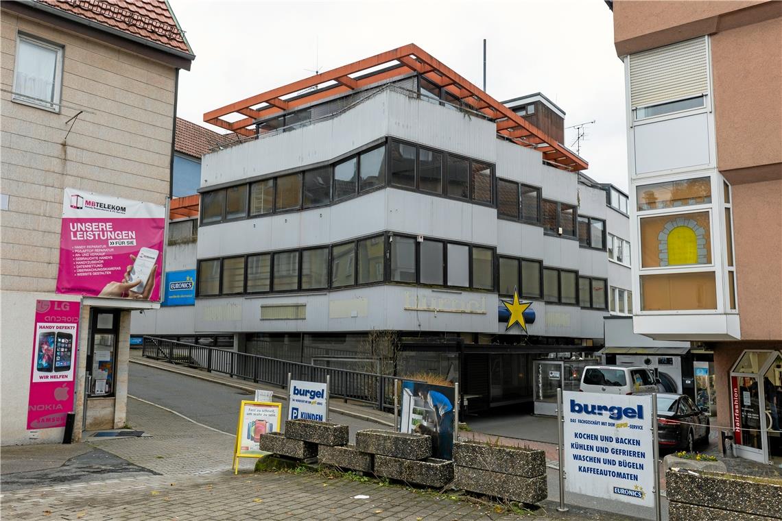 Einstiges Burgel-Haus gehört jetzt der Stadt Die Stadt Backnang setzt auf eine Neugestaltung der unteren Marktstraße, einer im Gesamten gesehen wenig ansehnlichen Ecke in Backnang. Foto: A. Becher