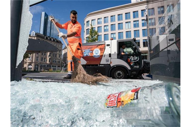 Die Stadt Frankfurt am Main hat sich ein neues Konzept für den Opernplatz ausgedacht. Foto: Frank Rumpenhorst/dpa/Archivbild