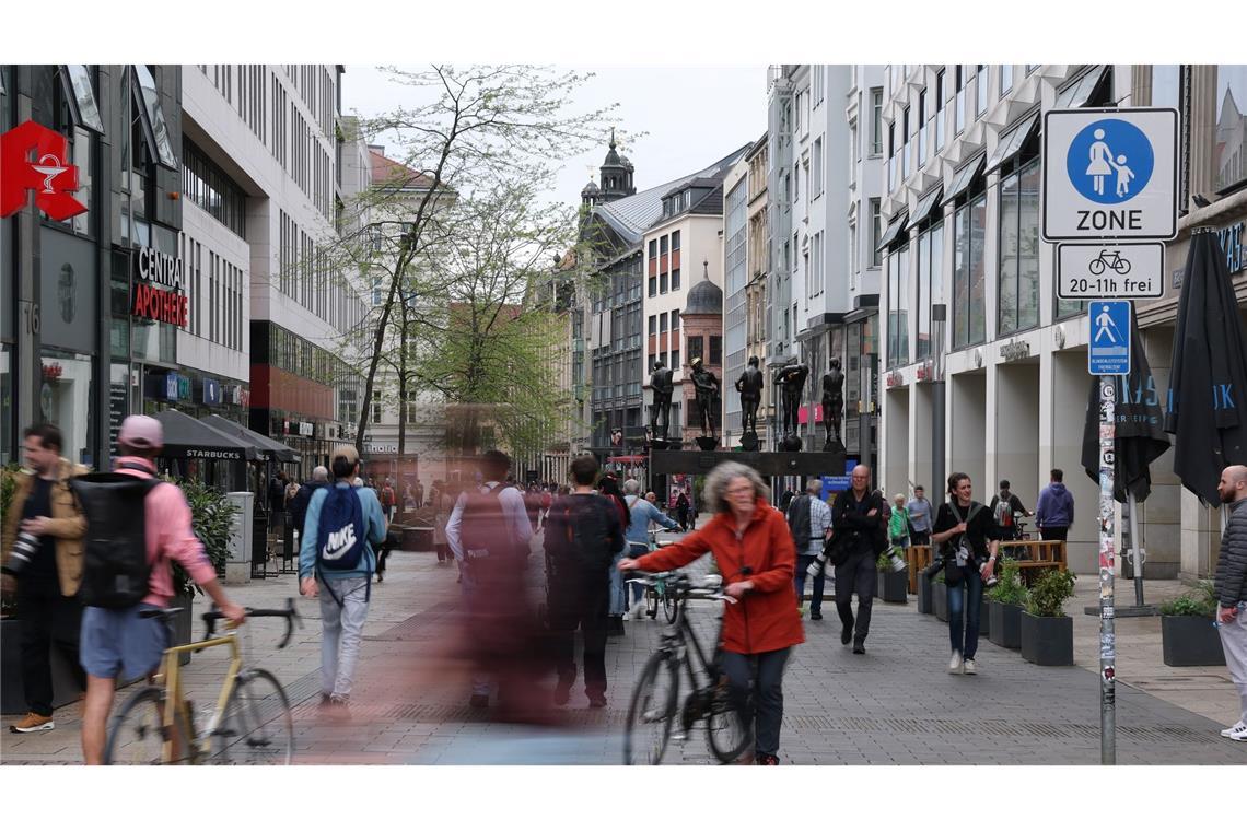 Die Stadt Leipzig will die von der Amokfahrt betroffene Einkaufsstraße besser gegen das Befahren von Fahrzeugen sichern.