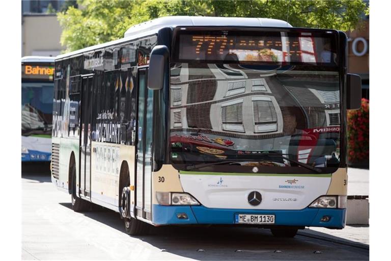 Die Stadt Monheim führt ab spätestens April 2020 einen Gratis-Busverkehr ein. Foto: Federico Gambarini