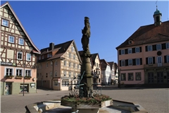 Die Stadtführung durch Murrhardt entführt in die historischen Gassen der Walterichstadt. Foto: Christian Schweizer