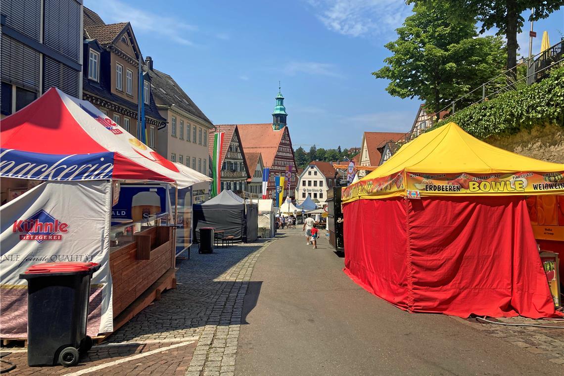 Die Stände in der Marktstraße allerdings sind selbst gegen 14.30 Uhr am Sonntag fast alle noch geschlossen. Foto: BKZ