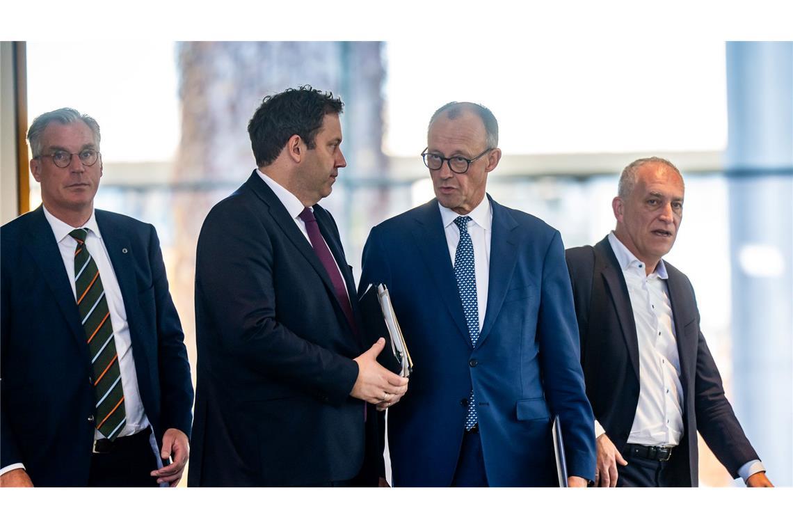 Die Stahlindustrie ist laut Bundeskanzler Merz in einer "existenzbedrohenden Krise". Bei einem "Stahlgipfel" im Kanzleramt ging es um Gegenmaßnahmen.