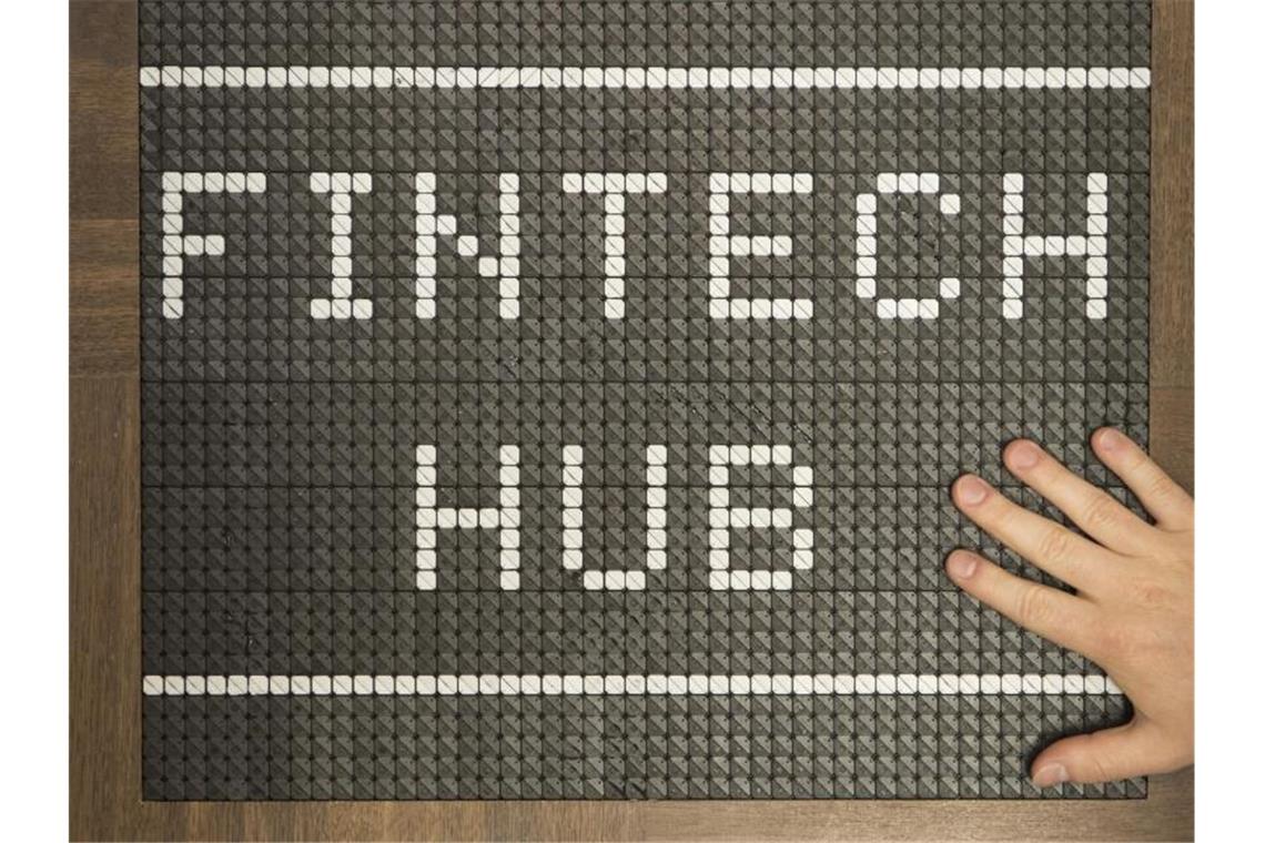 Weniger Übernahmen und Pleiten bei Finanz-Start-ups Die starke Auslese unter den Start-ups - den sogenannten Fintechs - sei vorerst gebremst, heißt es in einer Studie der Wirtschaftsprüfungsgesellschaft PwC. Foto: picture alliance / Boris Roessler/dpa