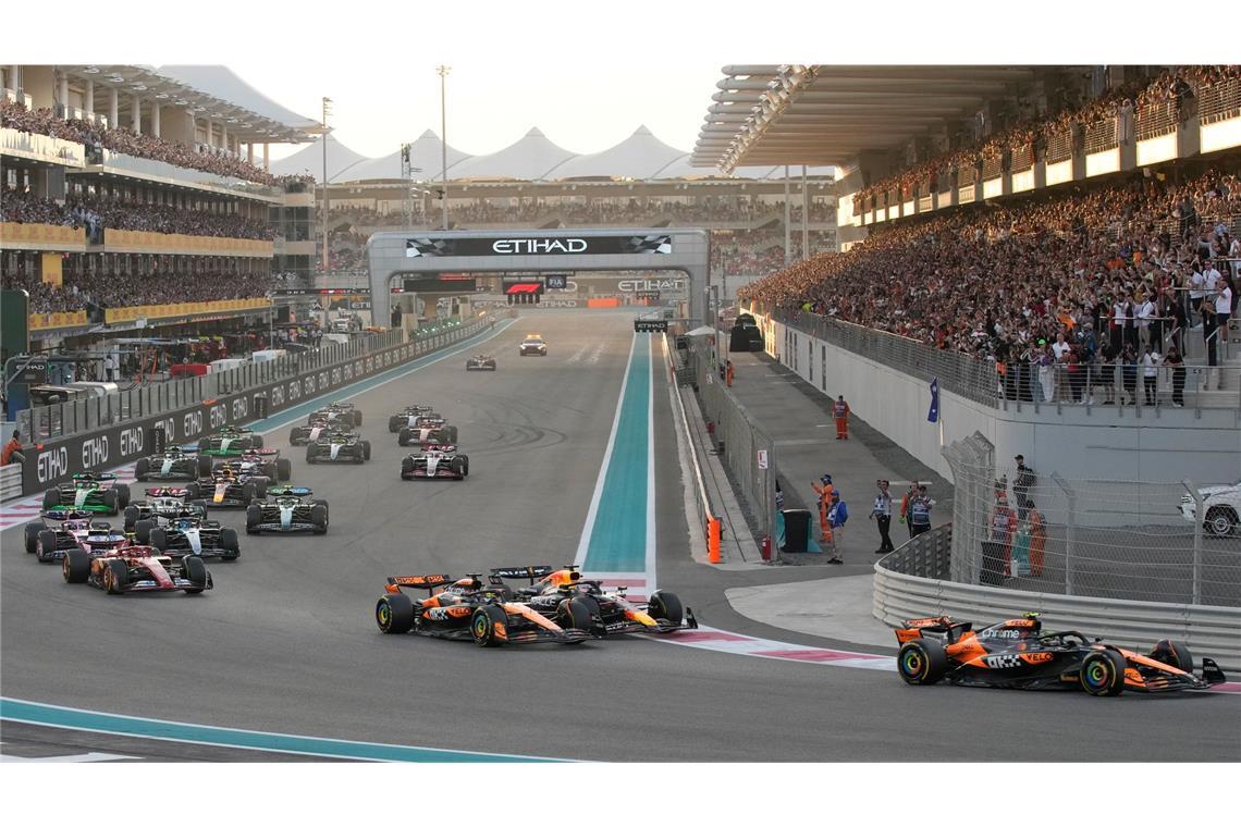 Titel für McLaren - Tränen bei Mercedes: Hamiltons "Danke" Die Startattacke vom Weltmeister ging daneben