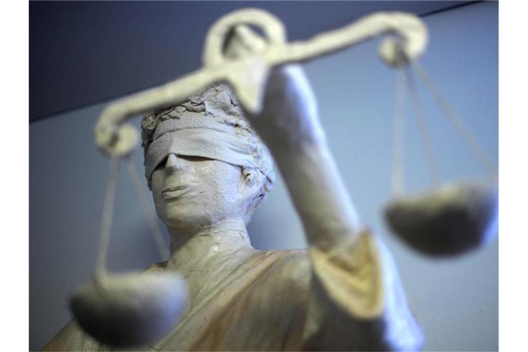 Die Statue Justitia. Foto: Peter Steffen/dpa/Archivbild