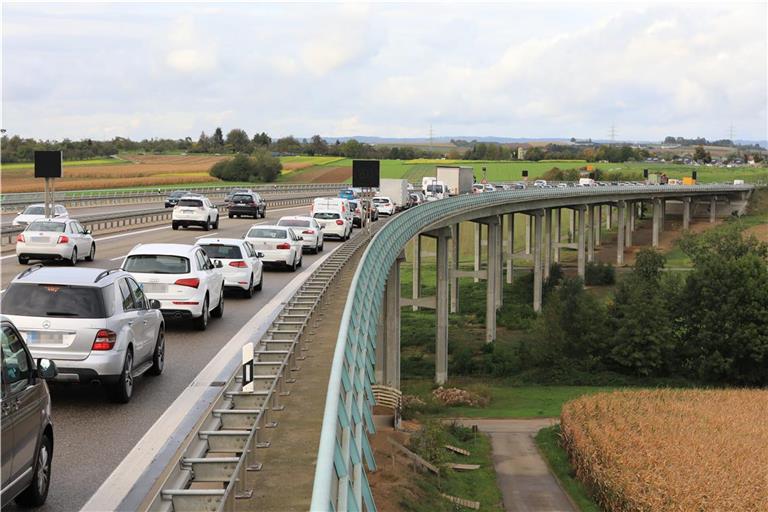 Die Staubildung vor der Ausfahrt Winnenden-West wird voraussichtlich trotz des Beschlusses so bald kein Ende finden. Foto: Gabriel Habermann