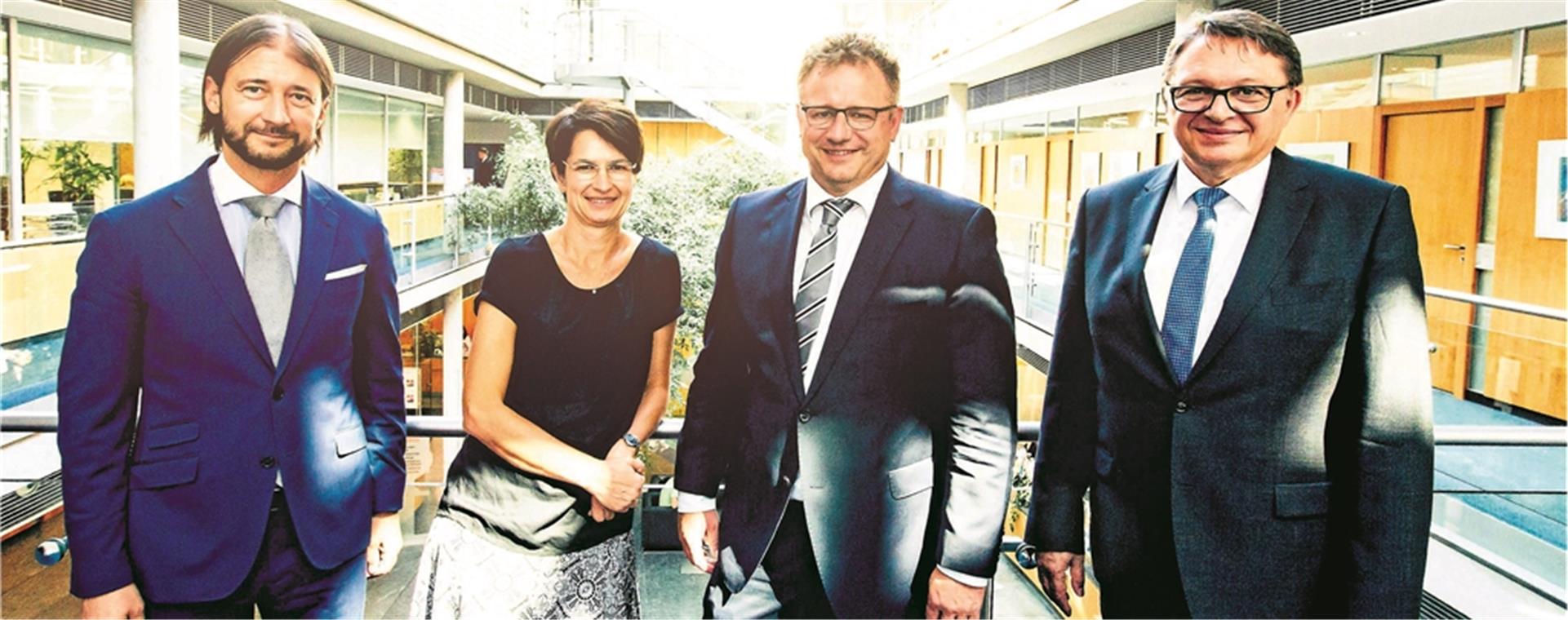 „Es ist wichtig, etwas Wirkendes zu unterstützen“ Die Stiftungsräte Miroslav Starcevic, Petra Ferrari sowie die Vorstände Jürgen Schwab und Jürgen Beerkircher freuen sich auf die Arbeit für die Volksbank-Backnang-Stiftung. Stiftungsrat Michael Kaiser fehlt auf dem Foto. Foto: Volksbank Backnang