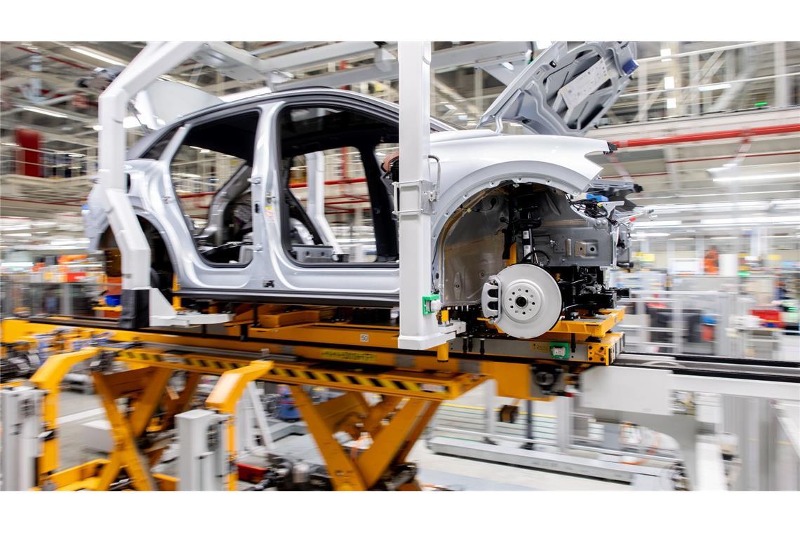 Die Stimmung in der deutschen Autoindustrie ist gesunken, es gibt aber auch positive Signale. (Symbolbild)