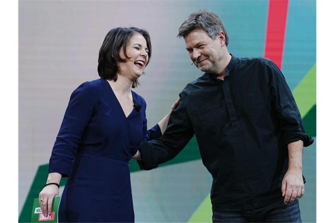 Grünen-Parteitag: Keine Angst vor Kompromissen Die Stimmung ist gut: Annalena Baerbock und Robert Habeck. Foto: Kay Nietfeld/dpa