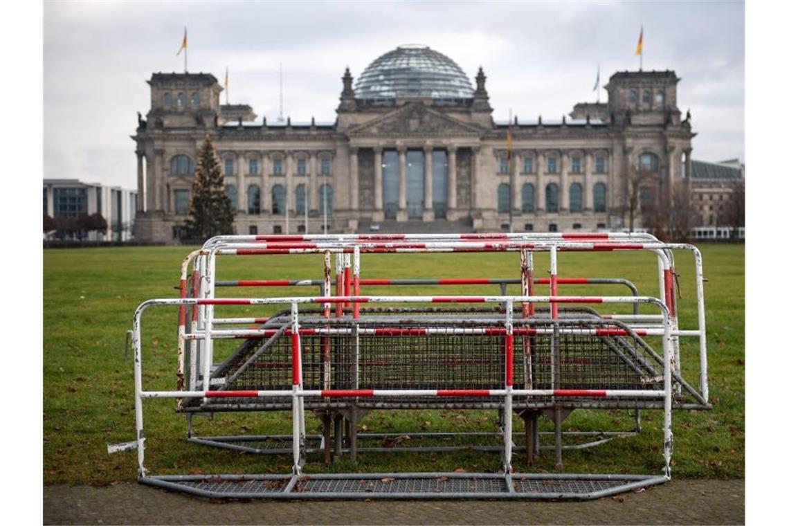 Zwei Hausverbote nach Störaktion im Bundestag Die Störaktionen von Gästen der AfD-Fraktion im Bundestag hat für zwei Beteiligte ein Nachspiel. Foto: Bernd von Jutrczenka/dpa
