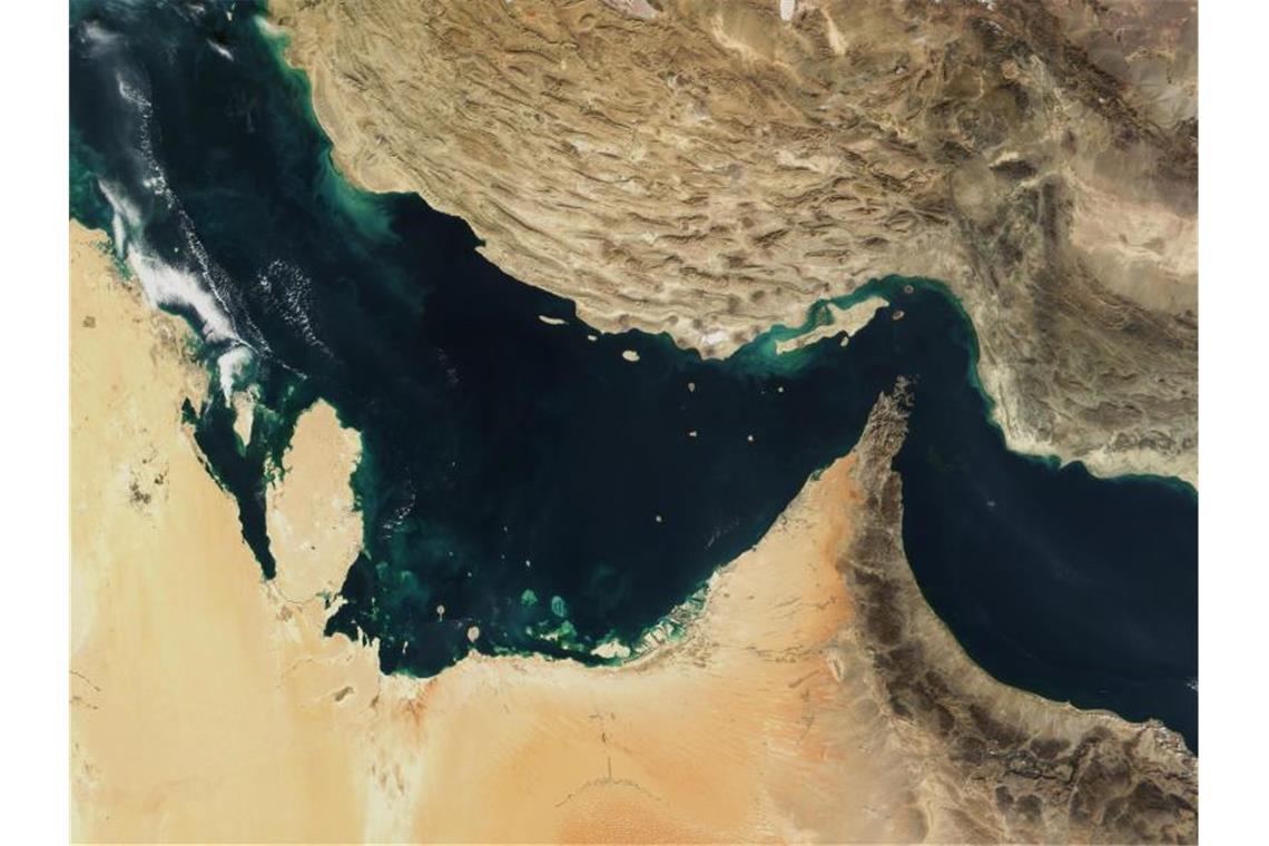 Großbritannien droht dem Iran in Tankerkrise Die Straße von Hormus. Foto: The Visible Earth/NASA
