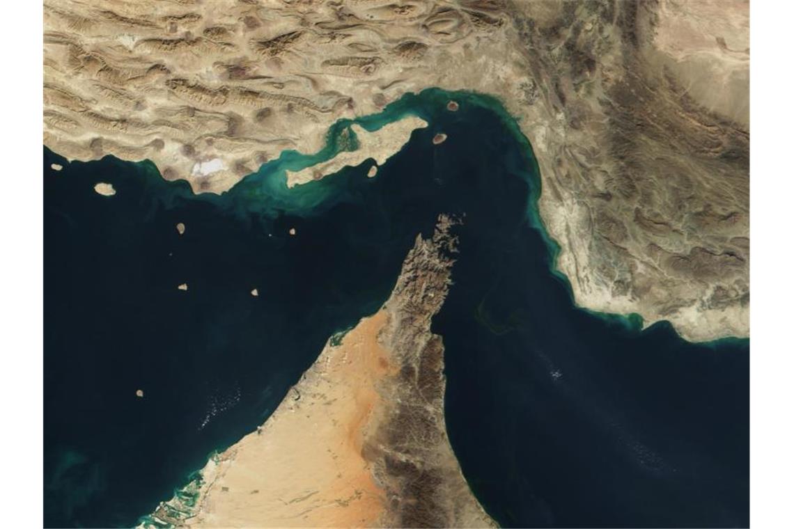 Teheran: USA haben keine iranische Drohne zerstört Die Straße von Hormus im Persischen Golf. Foto: The Visible Earth/NASA