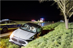 Die Straße war für mehrere Stunden komplett gesperrt. Foto: Kevin Lermer/7aktuell.de