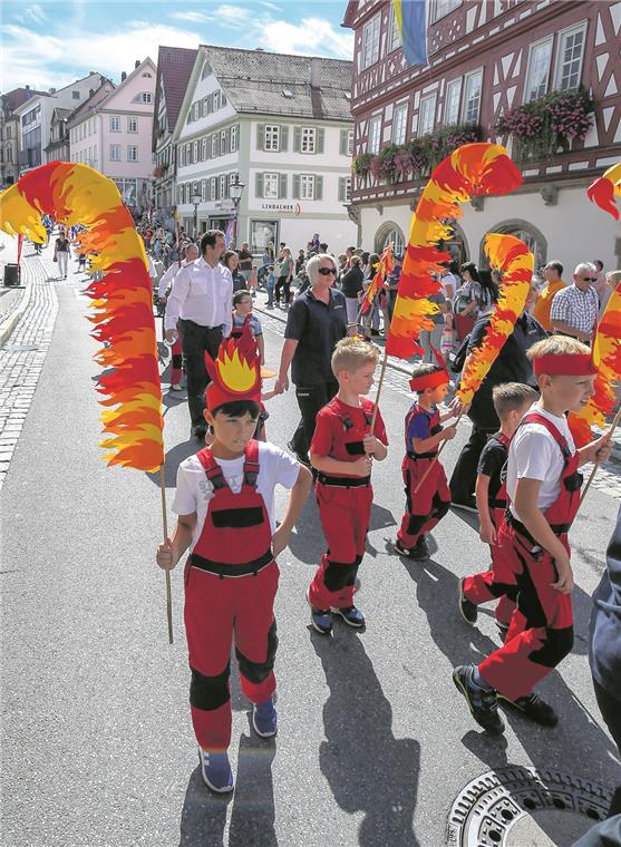 Karawane der jungen Retter Die Strümpfelbacher Feuerdrachen.