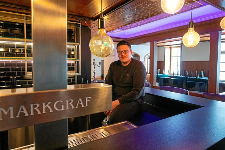 Die Stühle sind hochgestellt, die Regale ausgeräumt. Heute gibt Sebastian Fruth die Schlüssel für das Bürgerhaus und den Markgraf zurück. Foto: A. Becher