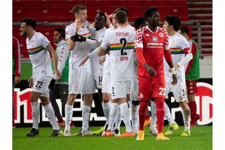 Die Stuttgarter bejubelten einen Heimsieg. Foto: Sebastian Gollnow/dpa