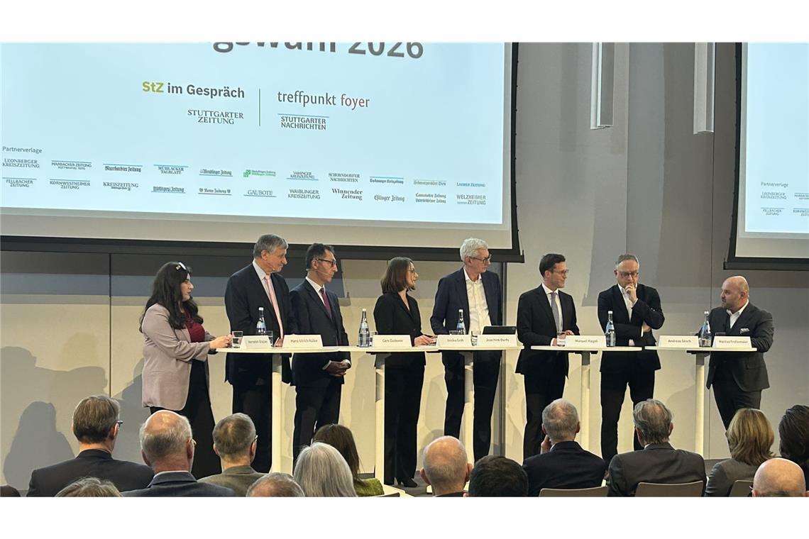 Die Stuttgarter Zeitung lud am Mittwochabend zur Podiumsdiskussion mit den Spitzenkandidaten zur Landtagswahl 2026  ein. An der Diskussion nahmen teil: Mersedeh Ghazaei (Spitzenkandidatin der Linken), Hans-Ulrich Rülke (Landes- und Fraktionsvorsitzender der FDP), Cem Özdemir (Spitzenkandidat von Bündnis 90/Die Grünen und Bundesminister a. D.), Manuel Hagel (Landes- und Fraktionsvorsitzender der CDU), Andreas Stoch (Landes- und Fraktionsvorsitzender der SPD) sowie Markus Frohnmaier (Landesvorsitzender und Bundestagsabgeordneter der AfD). Die Moderation übernahmen Annika Grah und Joachim Dorfs.