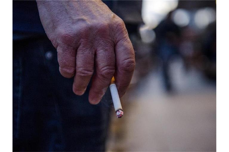 Die Suchtforscher gehen davon aus, dass wahrscheinlich im letzten Jahr mehr frische Ex-Raucher rückfällig geworden sind. Foto: Finn Winkler/dpa
