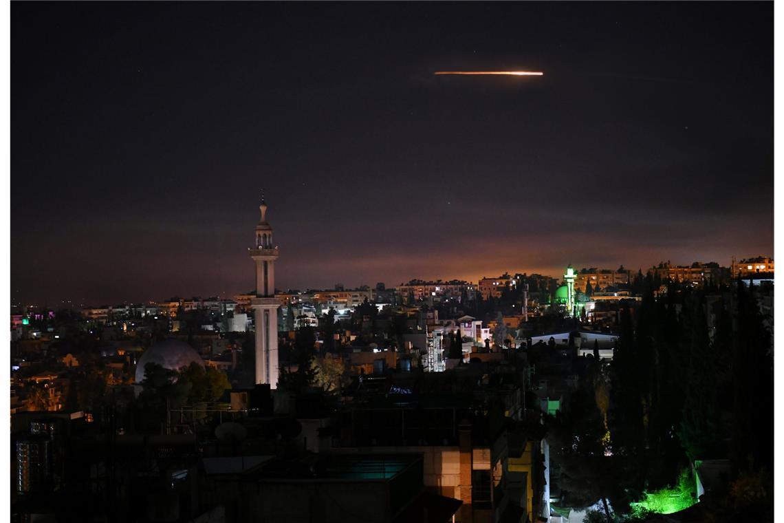 Israels Armee erklärt weitere Hamas-Geisel für tot Die syrische Hauptstadt Damaskus wurde nach Einbruch der Dunkelheit von Explosionen erschüttert, die auf einen israelischen Luftangriff zurückzuführen sind (Archivfoto).