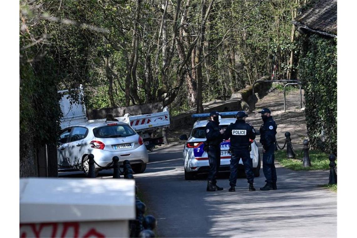 Die Täter seien „mit extremer Gewalt“ vorgegangen, berichtet der Bürgermeister von Combs-la-Ville - hier lebt Tapie mit seiner Ehefrau. Foto: Stephane De Sakutin/AFP/dpa