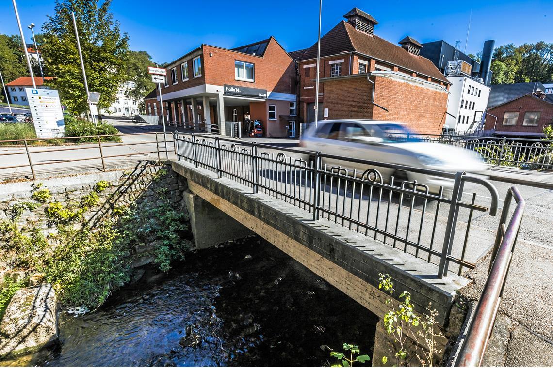 Brücke über die Weißach wird nächstes Jahr abgerissen Die Tage der Brücke über die Weißach sind gezählt. Foto: Alexander Becher