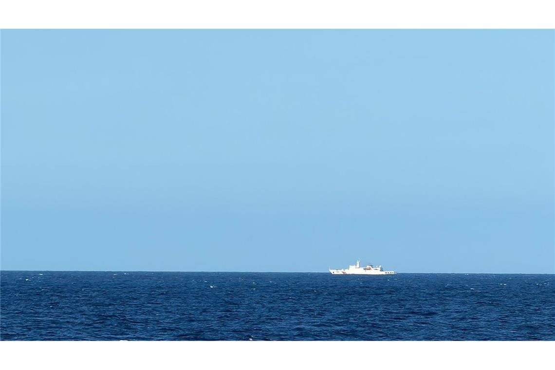 Die taiwanische Küstenwache hat das Foto eines chinesischen Schiffs rund 40 Kilometer vor der Küste veröffentlicht.