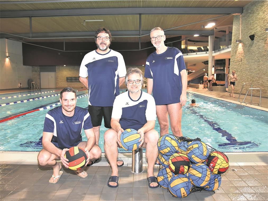 Die Taktgeber der TSG-Wasserballer (von links): Christian Dlouhy, Gerd Baumann, Ulrich Beuthner und Edgar Gfrörer. Foto: T. Sellmaier