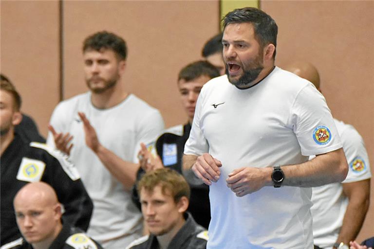 Die taktischen Überlegungen von TSG-Trainer Jens Holderle gehen auf und Backnang gewinnt in Karlsruhe. Archivfoto: Tobias Sellmaier