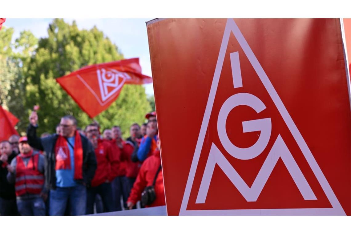 Die Tarifverhandlung der Metall- und Elektroindustrie stehen an&nbsp;– und die Gewerkschaft IG Metall ruft die Beschäftigten in der Autoindustrie bundesweit zu einem Aktionstag auf (Symbolbild).