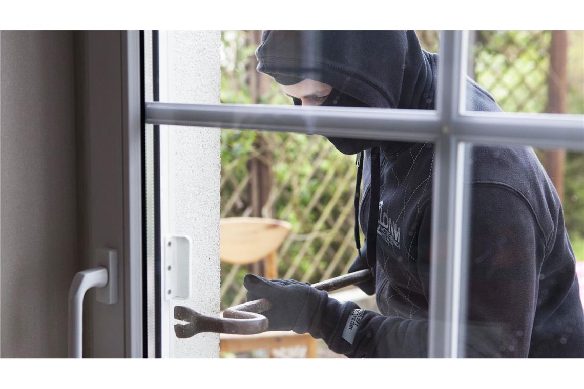 Polizei fasst mutmaßliche Einbrecherbande Die Tatverdächtigen sollen in mehrere Wohnhäuser im Kreis Reutlingen eingebrochen sein. (Symbolbild)
