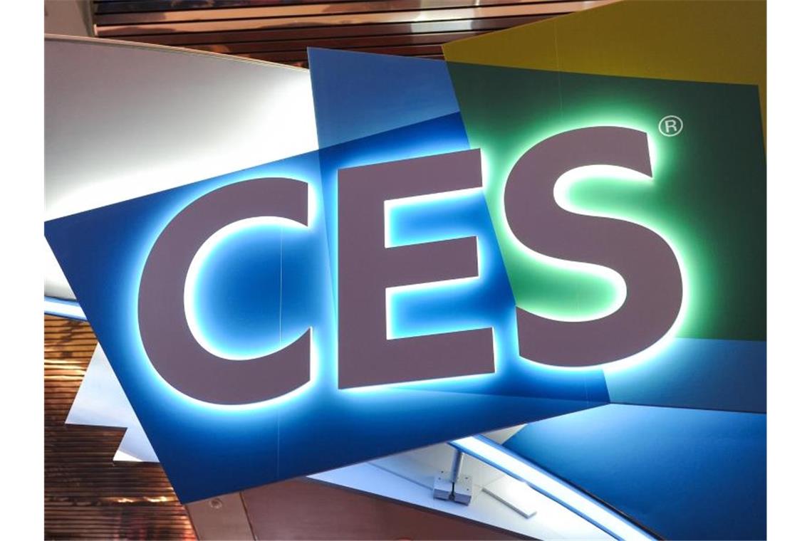 Online-CES startet mit Roll-Smartphone und Haushaltsroboter Die Technikmesse CES - die üblicherweise mit einem Neuheiten-Feuerwerk in Las Vegas das Jahr in der Tech-Branche einläutet - wagt in Corona-Zeiten ein Experiment als reines Online-Event. Foto: Andrej Sokolow/dpa