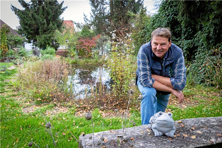 Die Teiche und Wasserlöcher bereichern die Artenvielfalt in Harald Schlichenmaiers Garten. Fotos: Alexander Becher