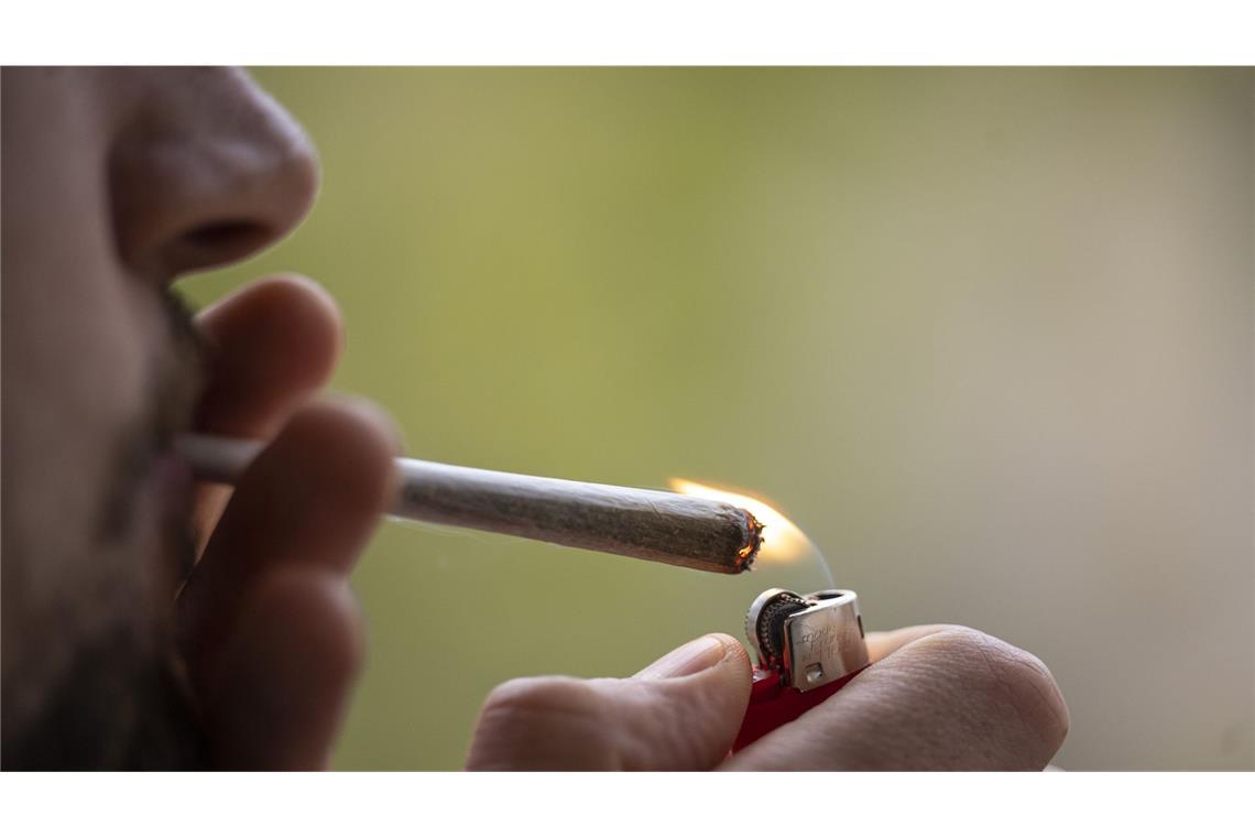 Lauterbach verteidigt Teillegalisierung – das sind die Gründe Die Teillegalisierung von Cannabis war laut Karl Lauterbach ein wichtiger und richtiger Schritt. (Symbolbild)
