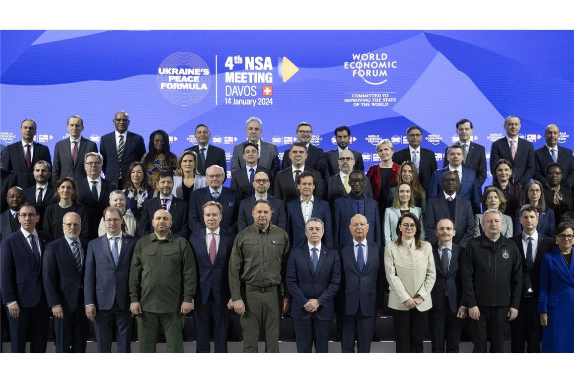 Die Teilnehmer der 4. Ukraine-Friedensformel-Konferenz in Davos.