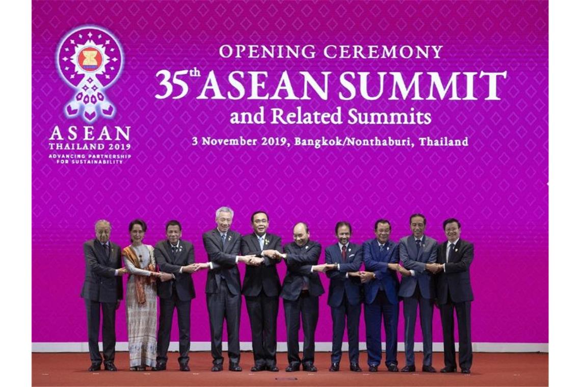 Die Teilnehmer des Asean-Gipfels in Thailand. Ein asiatisch-pazifischer Freihandelspakt kam bei dem Treffen nicht zustande. Foto: Sakchai Lalit/AP/dpa