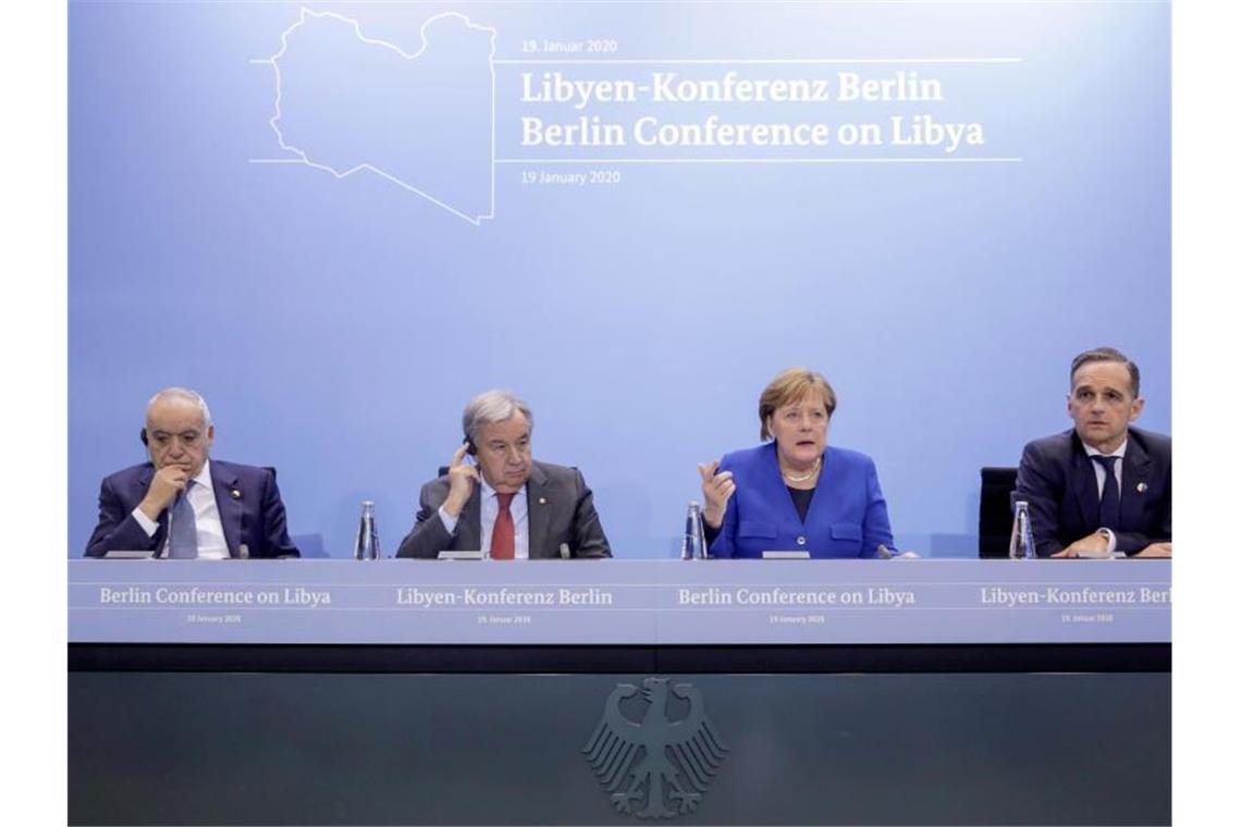 Die Teilnehmer des Libyen-Gipfels in Berlin haben sich zur Einhaltung eines UN-Waffenembargos verpflichtet und ein Ende der militärischen Unterstützung für die Bürgerkriegsparteien zugesichert. Foto: Axel Schmidt/REUTERS/Pool/dpa