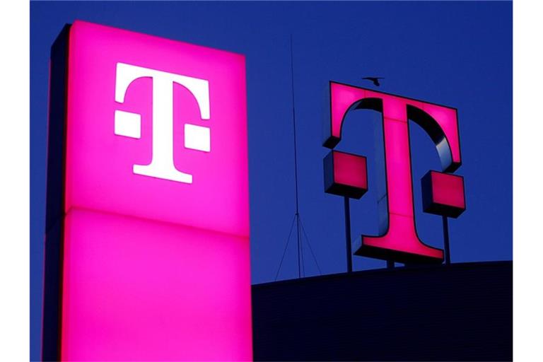Die Telekom sieht sich auch in Deutschland auf Kurs, wo sie viel Geld in den Ausbau des Mobilfunks und des Festnetzes steckt. Foto: Oliver Berg/dpa