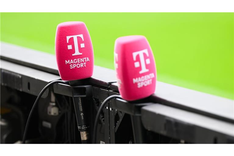 Die Telekom soll sich die TV-Rechte an der Fußball-WM 2026 gesichert haben.