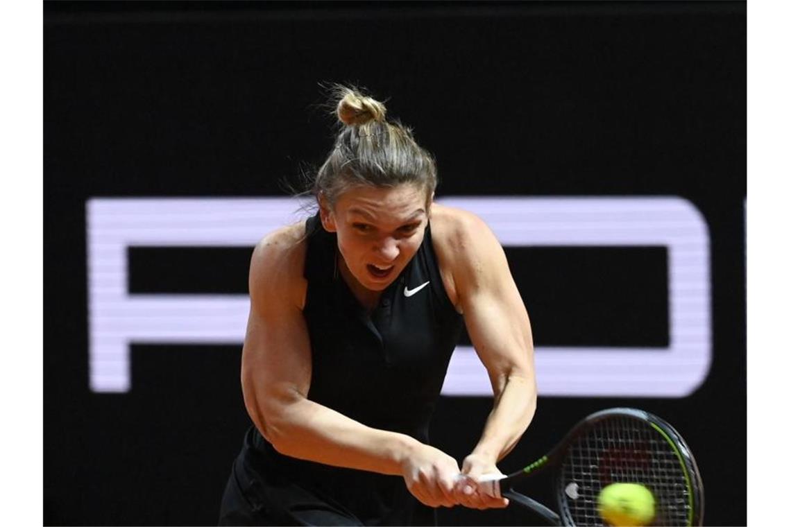 Die Tennisspielerin Simona Halep in Aktion. Foto: Marijan Murat/dpa