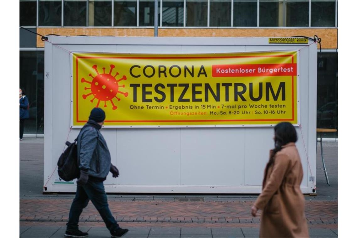RKI meldet 164.000 Neuinfektionen binnen 24 Stunden Die Testzentren in Deutschland sind vielerorts überlastet. Foto: Ole Spata/dpa