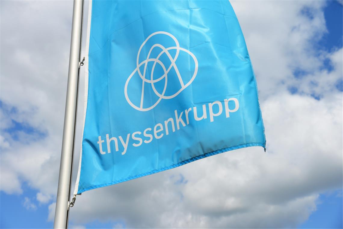 Die Thyssenkrupp-Aktie fällt um fast 5 %. Erfahren Sie, welche Faktoren den Kursrückgang ausgelöst haben und warum Anleger skeptisch bleiben.
