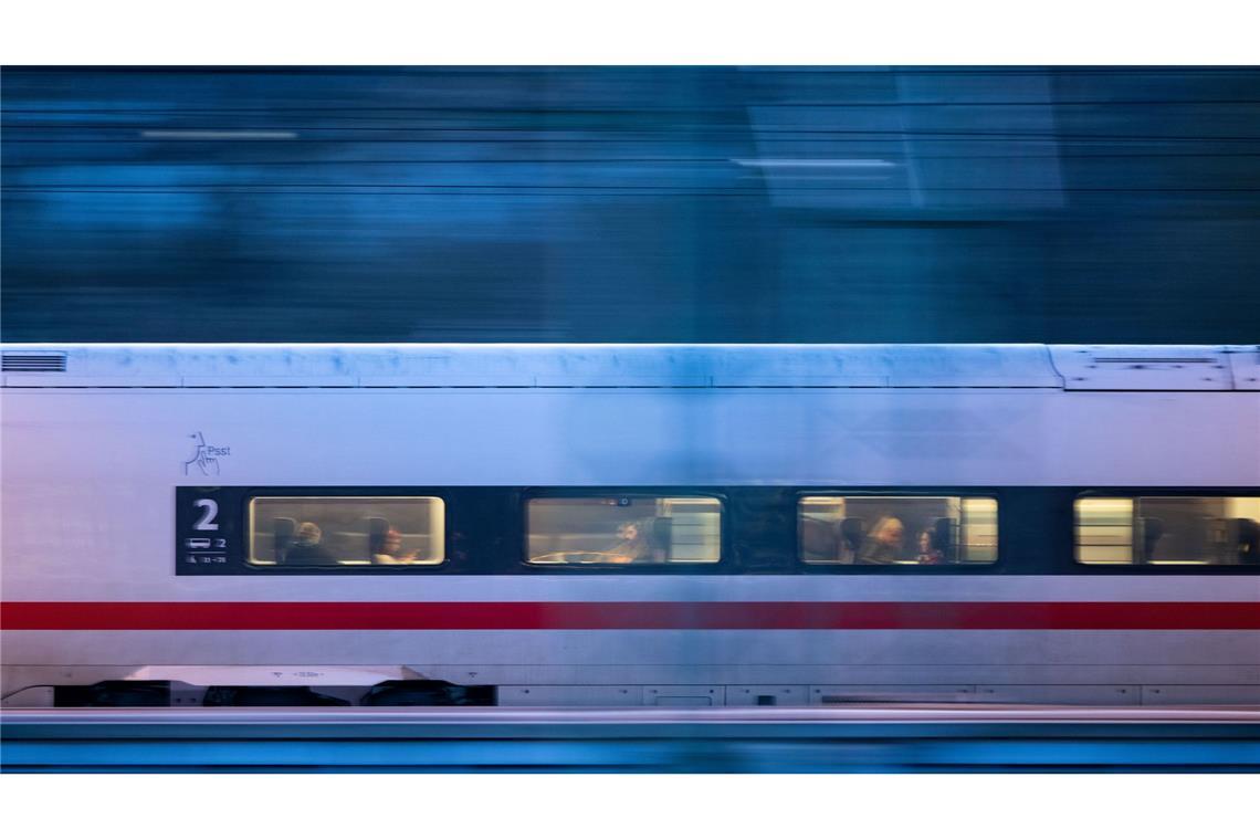 Ticketpreise bei der Bahn bleiben stabil Die Ticketpreise bei der Bahn bleiben nach dem Fahrplanwechsel Mitte Dezember überraschend stabil. (Archivbild)