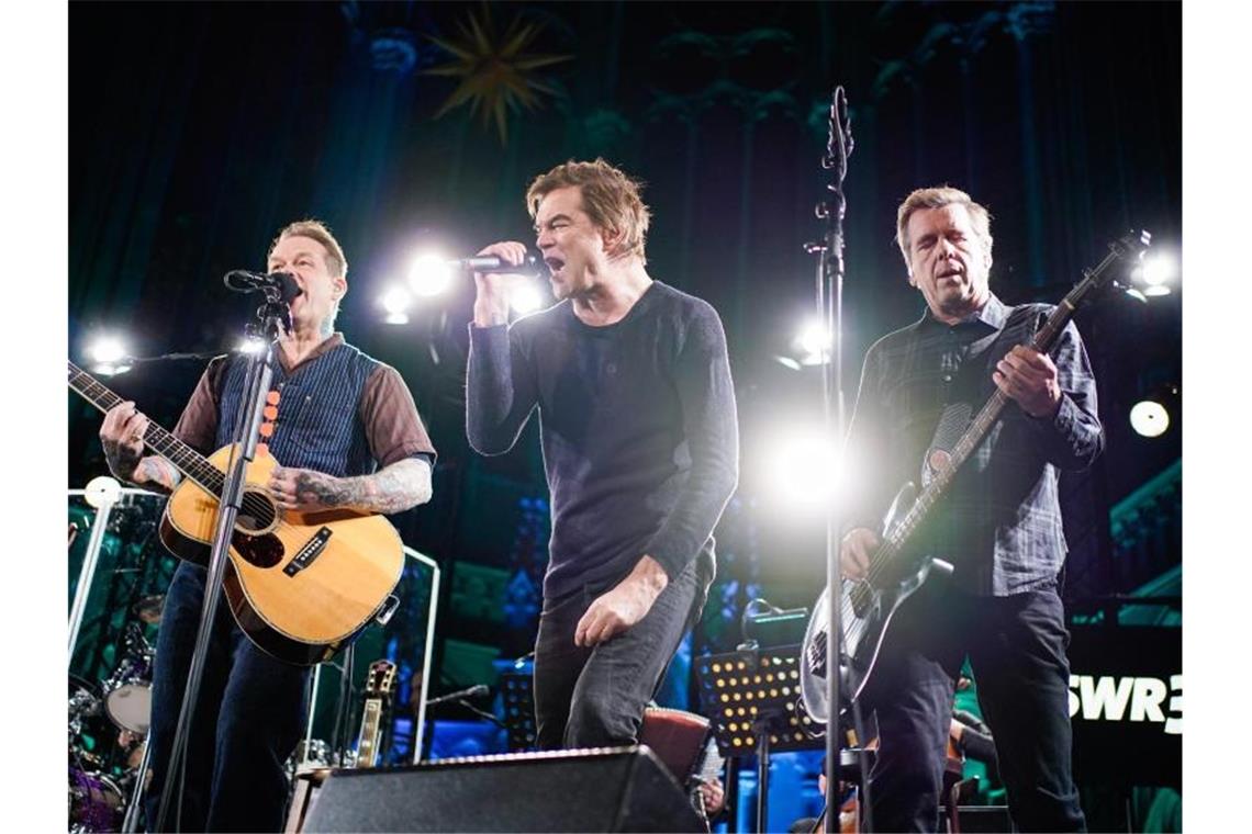 Die „Toten Hosen“ mit Frontmann Campino (M). Foto: Uwe Anspach/dpa/Archiv