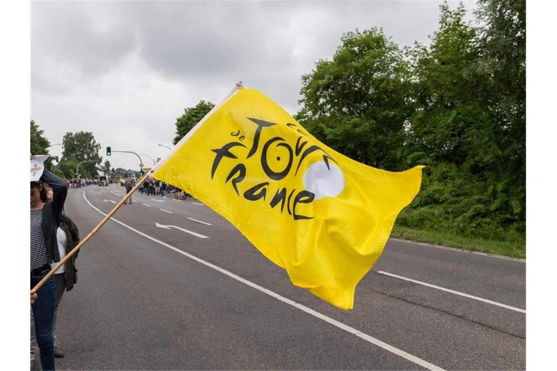 Praller Radsport-Herbst: Domino-Effekt nach Tour-Verlegung? Die Tour de France 2020 soll nun vom 29. August bis 20. September stattfinden. Foto: Guido Kirchner/dpa